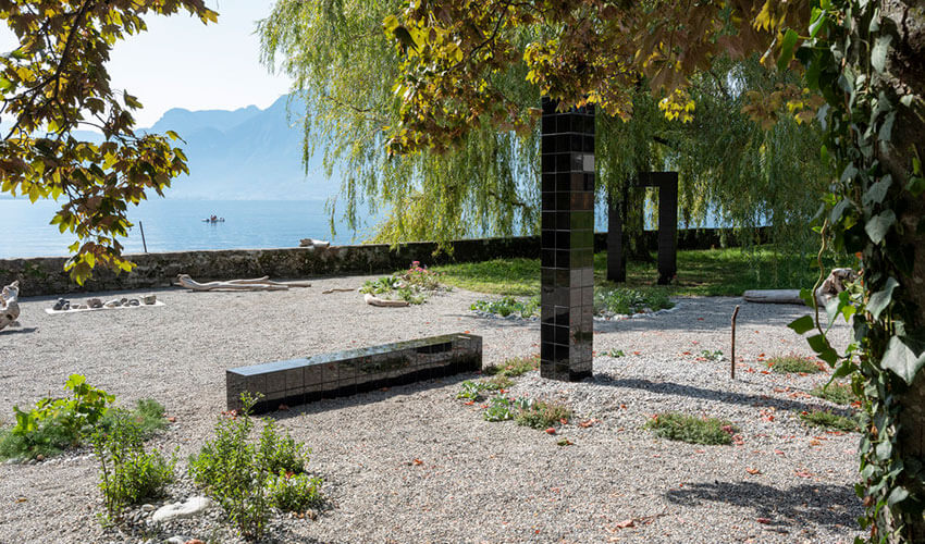 The Derek Jarmangarden at La Becque, shown here artworks by  Prem Sahib, Adrien Chevalley and Marie Griesmar. Part of the Modern Nature project, 2019-ongoing. © Julien Gremaud/imei-co. 